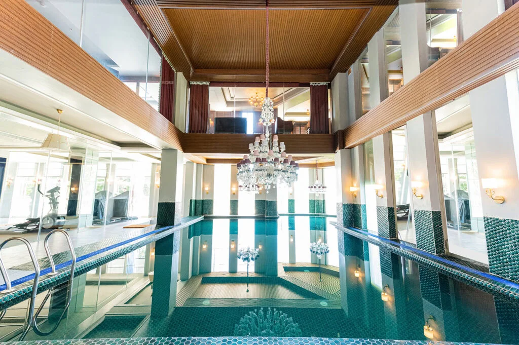Heated Swimming Pool with Jacuzzi